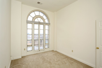 University Plaza Apartments in St. Louis, MO - Foto de edificio - Interior Photo