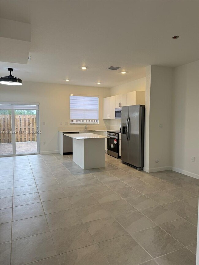 2582 SE 29th St in Homestead, FL - Building Photo - Building Photo