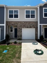 123 N Chubb Rdg in Clayton, NC - Building Photo