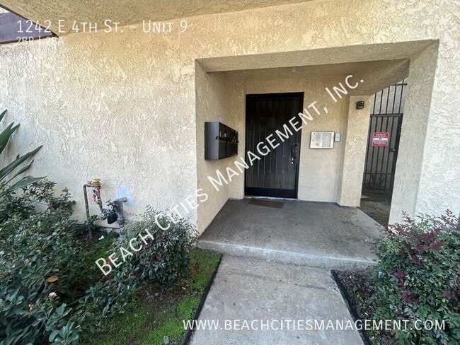 1242 E 4th St in Long Beach, CA - Building Photo - Building Photo