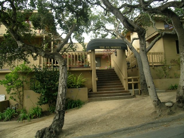 St. Moritz Apartments in Carmel, CA - Foto de edificio