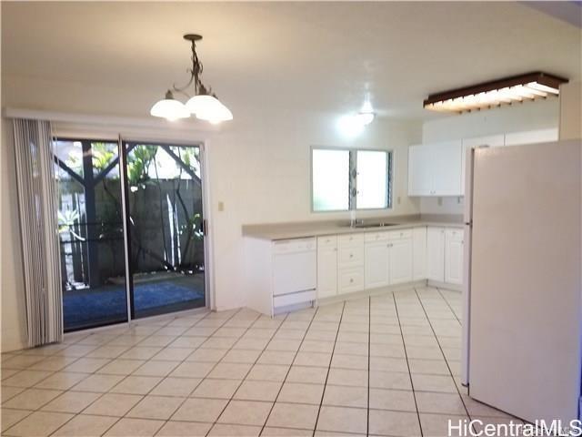 property at 542 Maluniu Ave