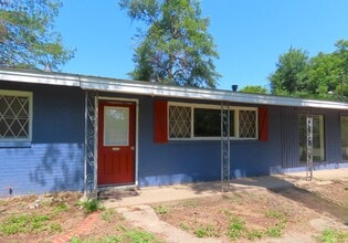 501 Mt Sylvan St in Lindale, TX - Building Photo - Building Photo