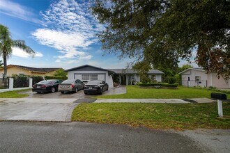 13101 SW 82nd Terrace-Unit -side in Miami, FL - Foto de edificio - Building Photo