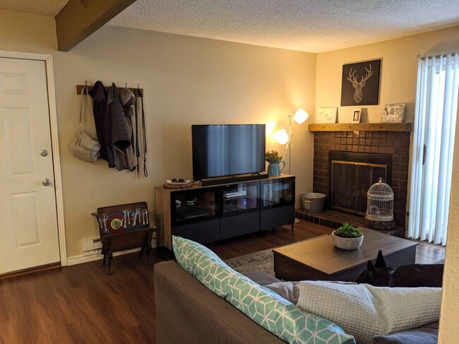 property at 998 W Beaver Creek Blvd