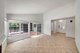 18716 Nau Ave in Porter Ranch, CA - Building Photo - Building Photo