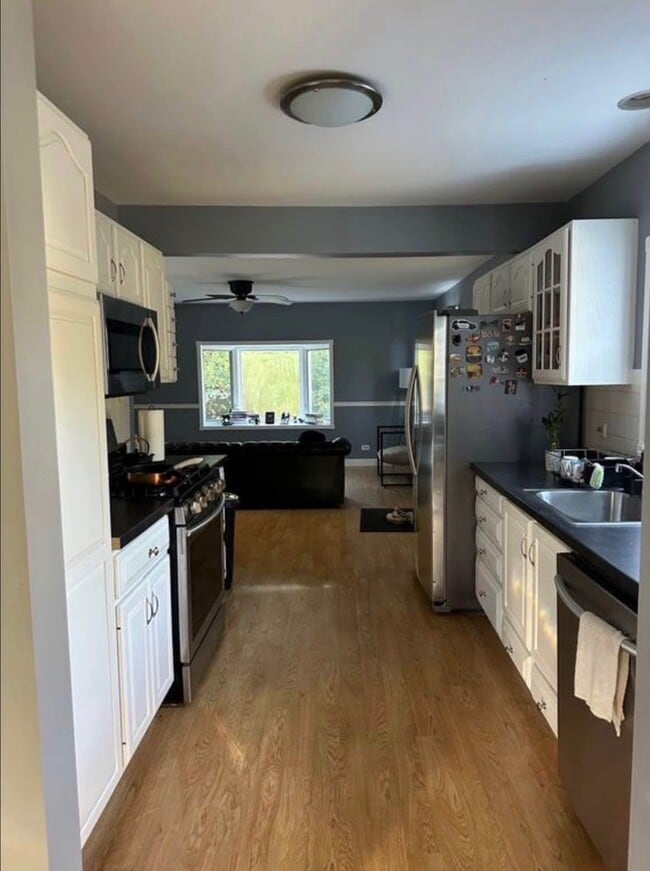 1940 E Cedarwood Cir in Round Lake Heights, IL - Foto de edificio - Building Photo