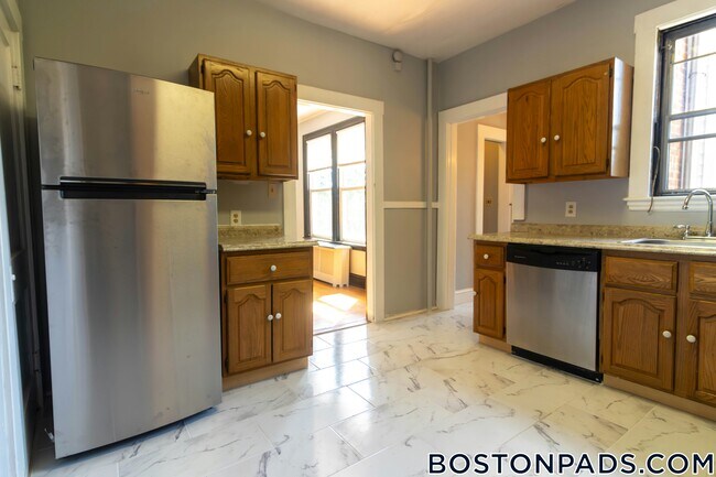 24 Leamington Rd in Boston, MA - Foto de edificio - Building Photo