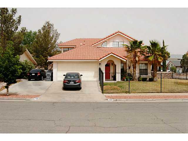 1100 Sun Shadow Dr in El Paso, TX - Building Photo