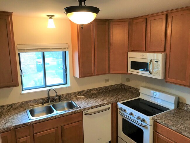 1130 Evergreen Ave in Glendale Heights, IL - Building Photo - Building Photo