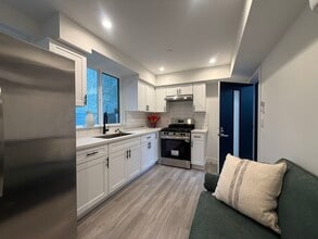 1415 W 35th Pl in Los Angeles, CA - Foto de edificio - Building Photo