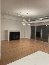 1000 W Adams St, Unit 3 bedroom w. doorman in Chicago, IL - Building Photo - Building Photo