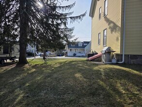 284 School St, Unit 1 in Whitman, MA - Building Photo - Building Photo