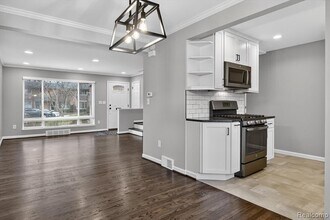 1043 N Old Woodward Ave in Birmingham, MI - Building Photo - Building Photo