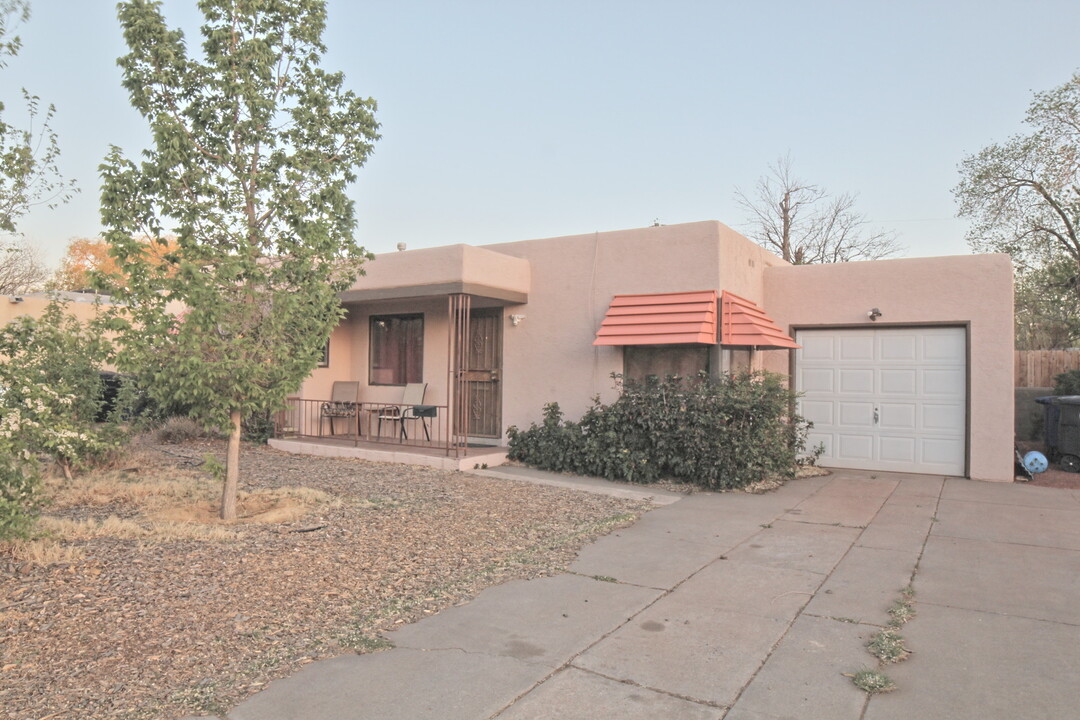 4822 Idlewilde Ln SE in Albuquerque, NM - Building Photo