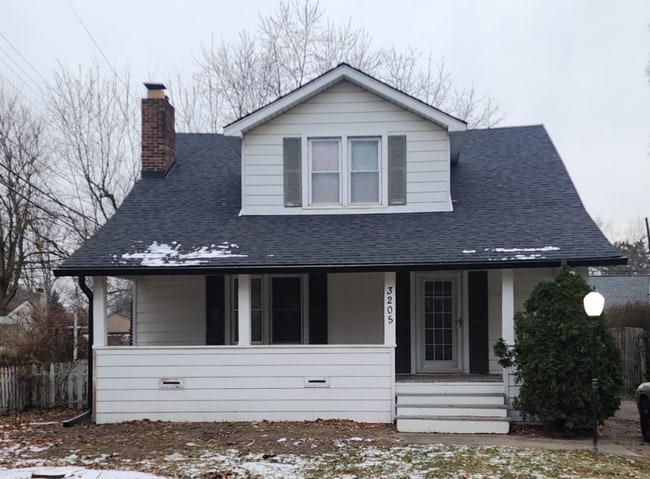 property at 3205 Sashabaw Rd