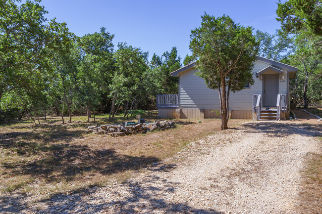2090 Dara Ln in San Marcos, TX - Foto de edificio - Building Photo