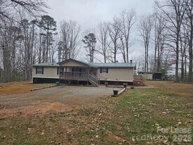 1157 Birkdale Ln in Lincolnton, NC - Building Photo