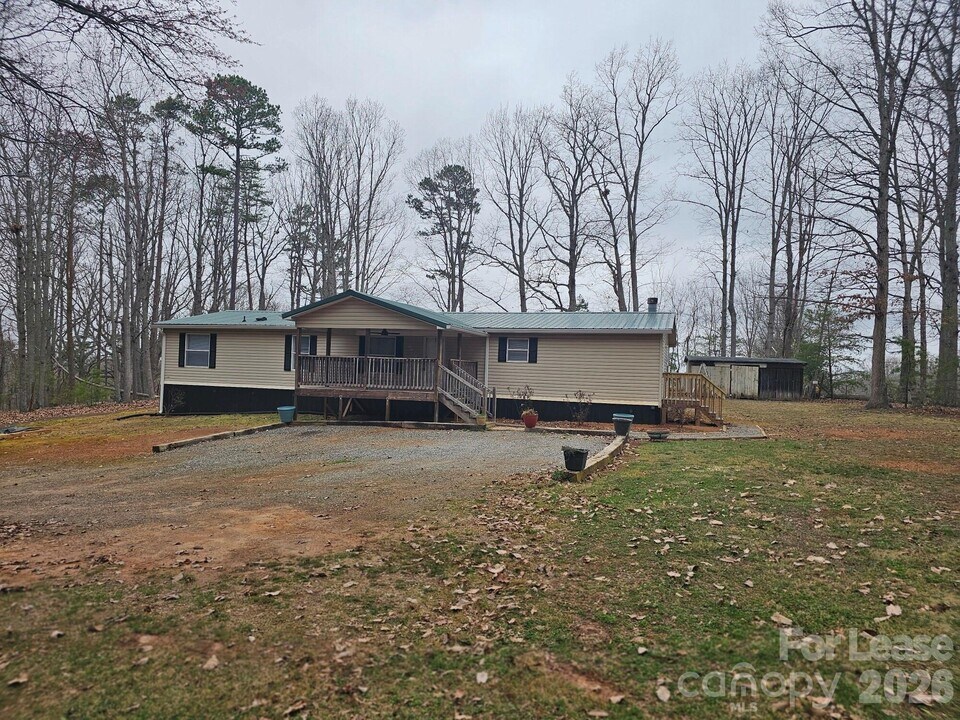 1157 Birkdale Ln in Lincolnton, NC - Building Photo