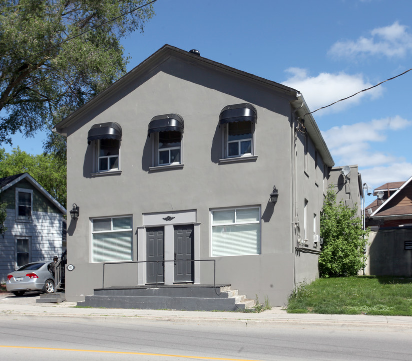 481 Water St in Newmarket, ON - Building Photo