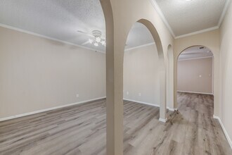 532 Billie Ruth Ln in Hurst, TX - Foto de edificio - Building Photo