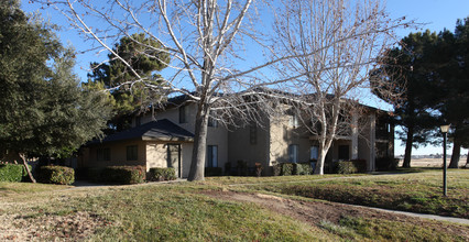 Cedar Ridge Apartments in Lancaster, CA - Building Photo - Building Photo