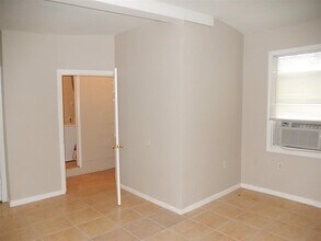 1641 Mayhew St in Tallahassee, FL - Building Photo - Building Photo