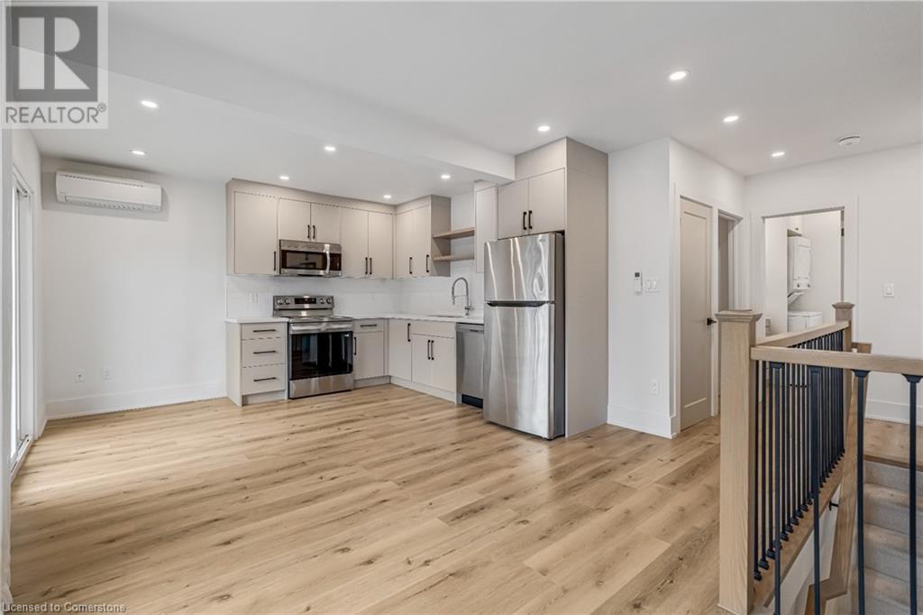184 Burris St in Hamilton, ON - Building Photo