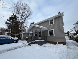 2501 Oakridge Rd in Fort Wayne, IN - Building Photo