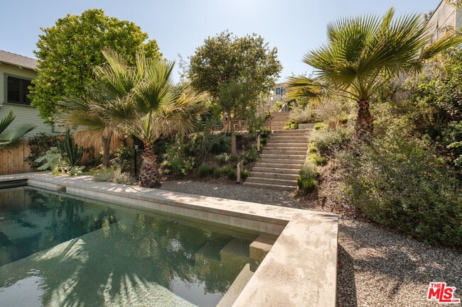 1097 W Kensington Rd in Los Angeles, CA - Building Photo - Building Photo