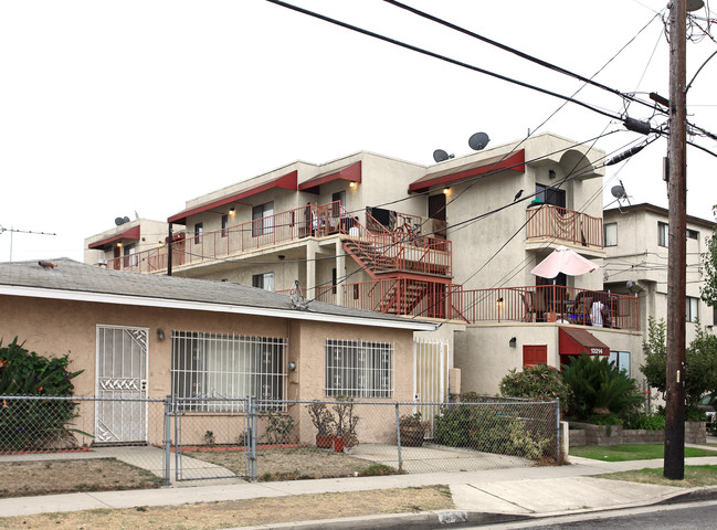 13214 Cordary Ave in Hawthorne, CA - Building Photo - Building Photo