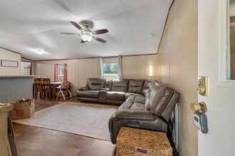 106 County Road 3755 in Cleveland, TX - Building Photo - Building Photo