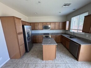 235 Moonshot St in Henderson, NV - Building Photo - Building Photo