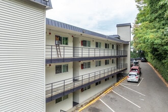 Innsbruck Apartments in Seatac, WA - Building Photo - Building Photo