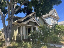 929 W 23rd St in Los Angeles, CA - Building Photo