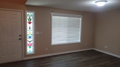 2067 SE 60th Ave in Hillsboro, OR - Building Photo - Building Photo