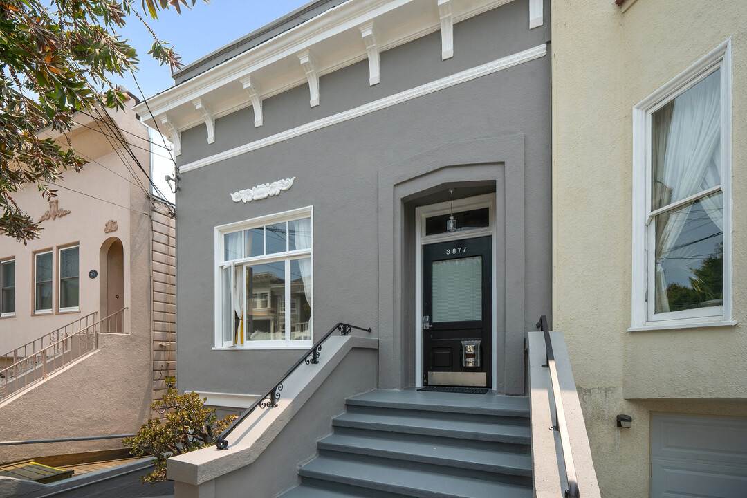 3877 Cesar Chavez St in San Francisco, CA - Building Photo