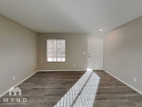 5910 Hilmont St in North Las Vegas, NV - Foto de edificio - Building Photo