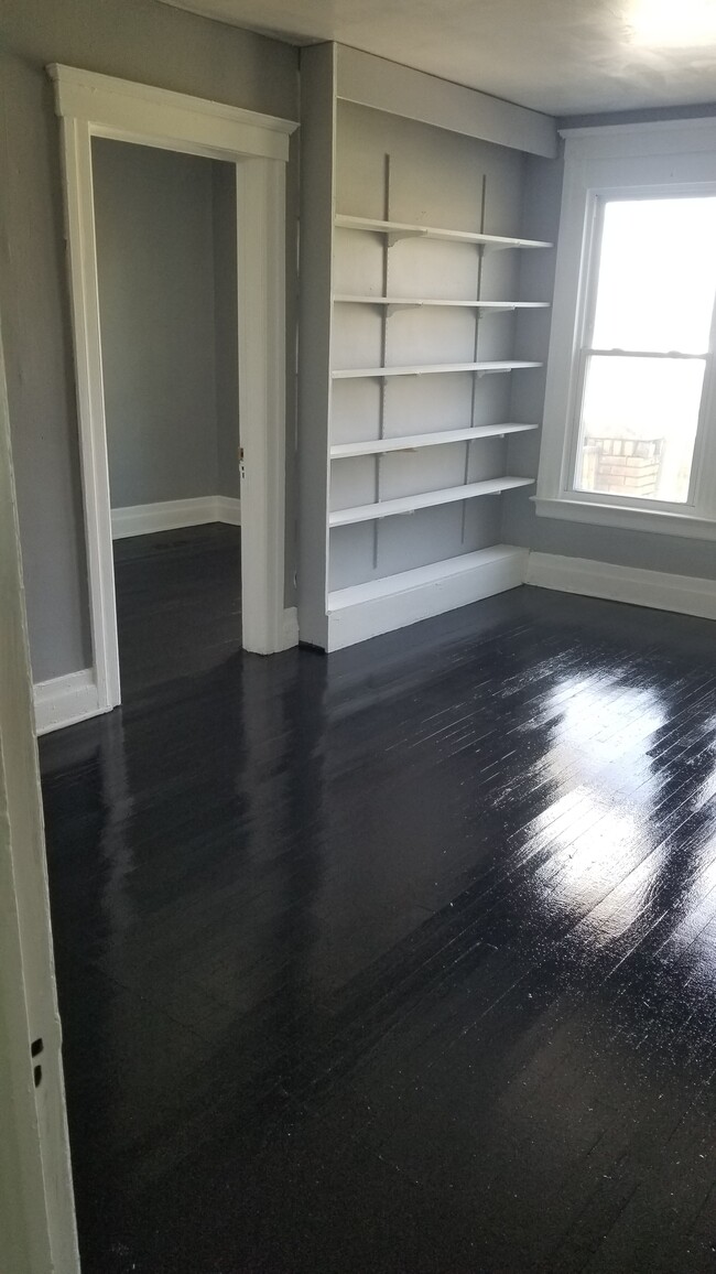4865 Dubois St, Unit Dubois- 2nd floor Apartme
