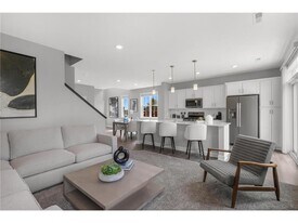 9297 4th St N in Lake Elmo, MN - Building Photo