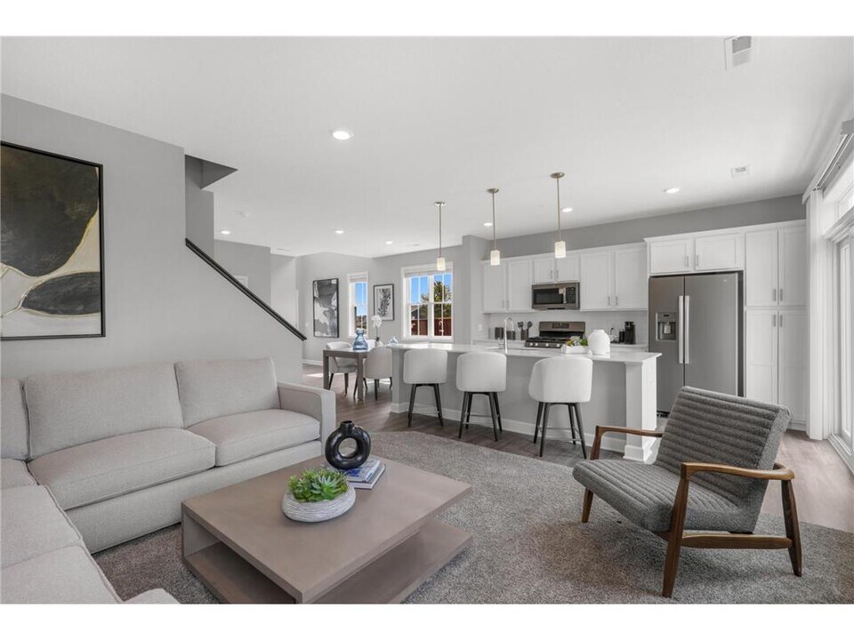 9297 4th St N in Lake Elmo, MN - Building Photo