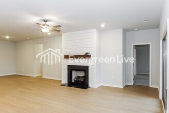 300 Pond Spg Dr in Huntsville, AL - Building Photo - Building Photo