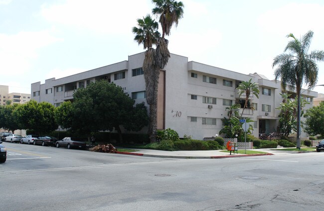 700 S Hobart Blvd in Los Angeles, CA - Building Photo - Building Photo