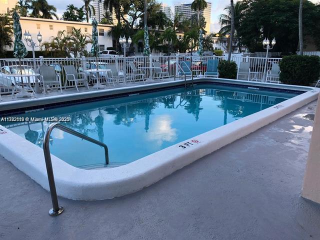 625 Antioch Ave in Fort Lauderdale, FL - Foto de edificio