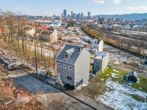 1237 Stranmore St in Pittsburgh, PA - Foto de edificio - Building Photo
