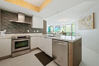 150 Sunny Isles Blvd in Sunny Isles Beach, FL - Building Photo - Building Photo