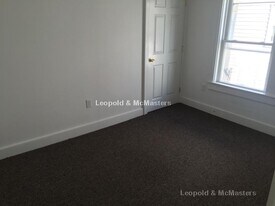 456 Salem St, Unit 7 in Medford, MA - Foto de edificio - Building Photo