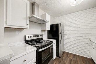 562 Glenwood Ave in Cincinnati, OH - Building Photo - Building Photo