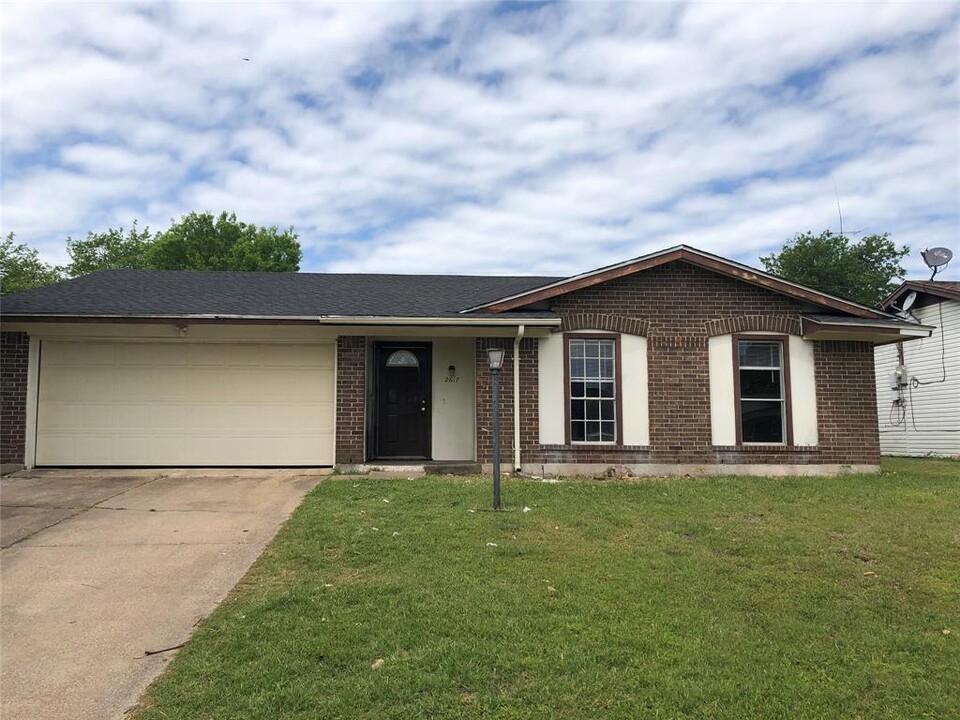 2617 Princeton Dr in Lancaster, TX - Building Photo