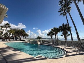 4301 Bay Club Cir in Tampa, FL - Building Photo - Building Photo